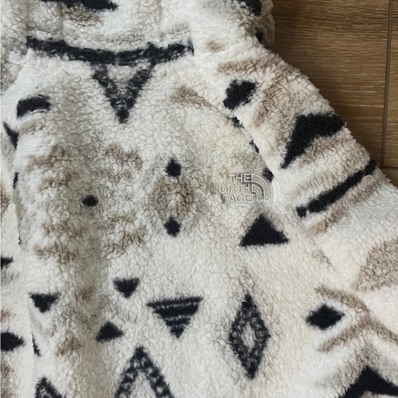 The North Face women’s fleece zip up - Picture 6 of 7